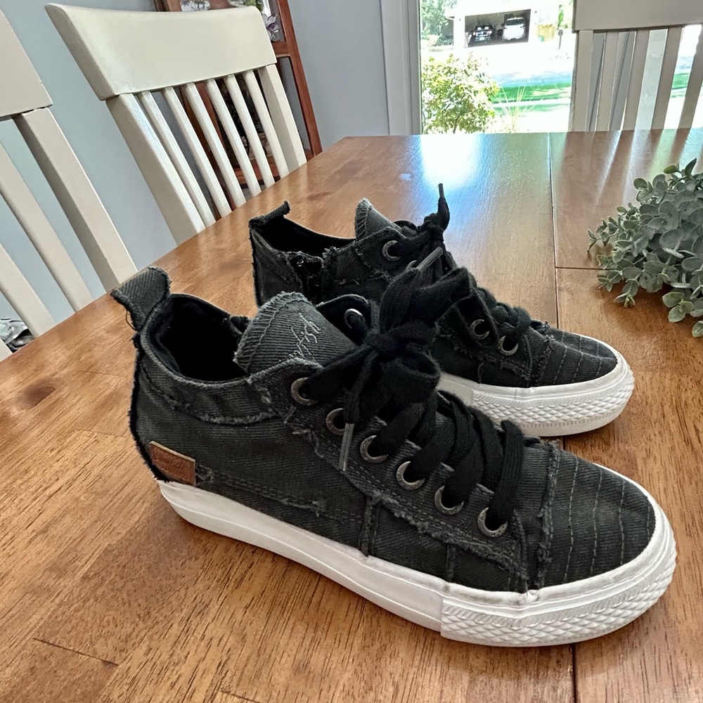 Women’s Blowfish mid top sneaker size 8